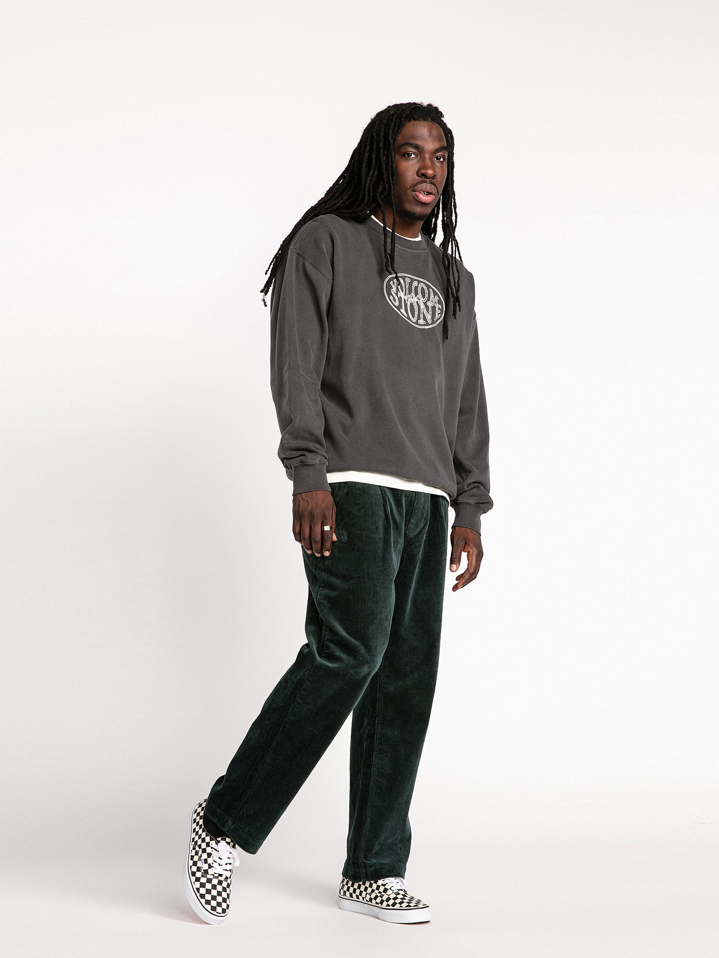 Regular Fit Corduroy trousers - Sage green - Men | H&M IN